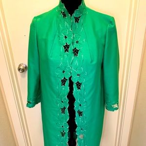 Green vintage scalloped design coat.